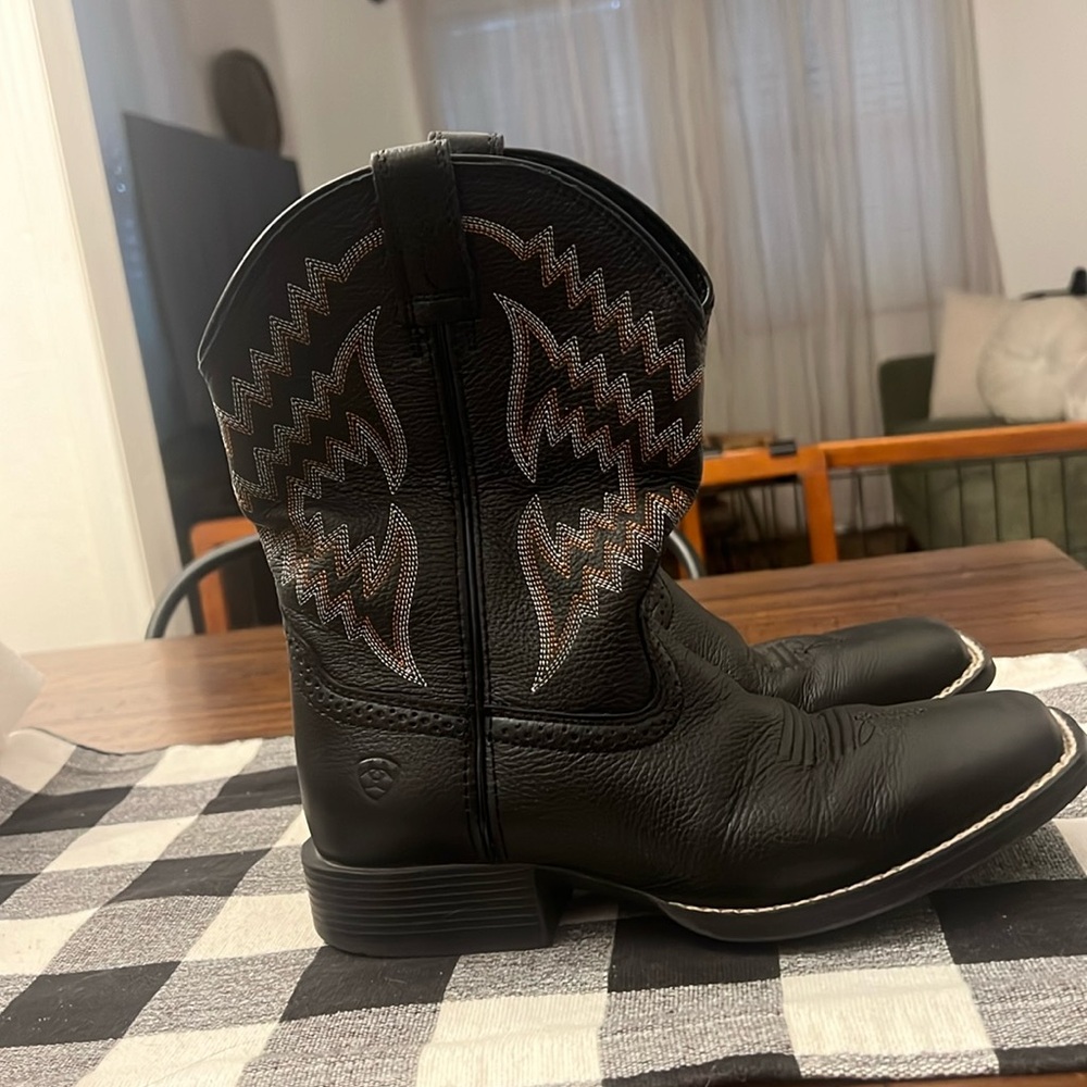 Ariat boy boots